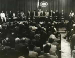 1997. Marzo, 23. Firma del Acuerdo Tripartito para la Reforma Laboral y la Seguridad Social, en el salón Ayacucho del Palacio de Miraflores.