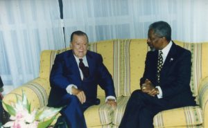 1997. Noviembre, 6. Encuentro con Kofi Annan, secretario general de las Naciones Unidas, en la Isla de Margarita.