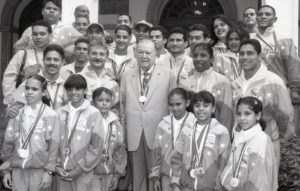 1997. Octubre, 29. Visita de la delegación nacional de los Juegos Bolivarianos, Palacio de Miraflores.