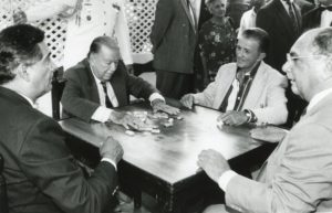 1997. Partida de dominó con Douglas Arroyo, Oscar Núñez y Antonio Picúa Marcano.