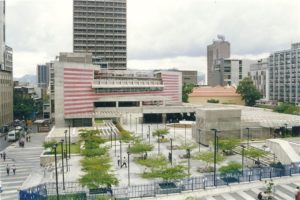 1998. Noviembre, 29. Inauguración de la Plaza Juan Pedro López, entre el BCV y el Ministerio de Eduacación, Caracas.