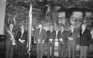1998. Septiembre, 16. Imposición del Gran Cordón de la Orden del Libertador a José León Tapia.
