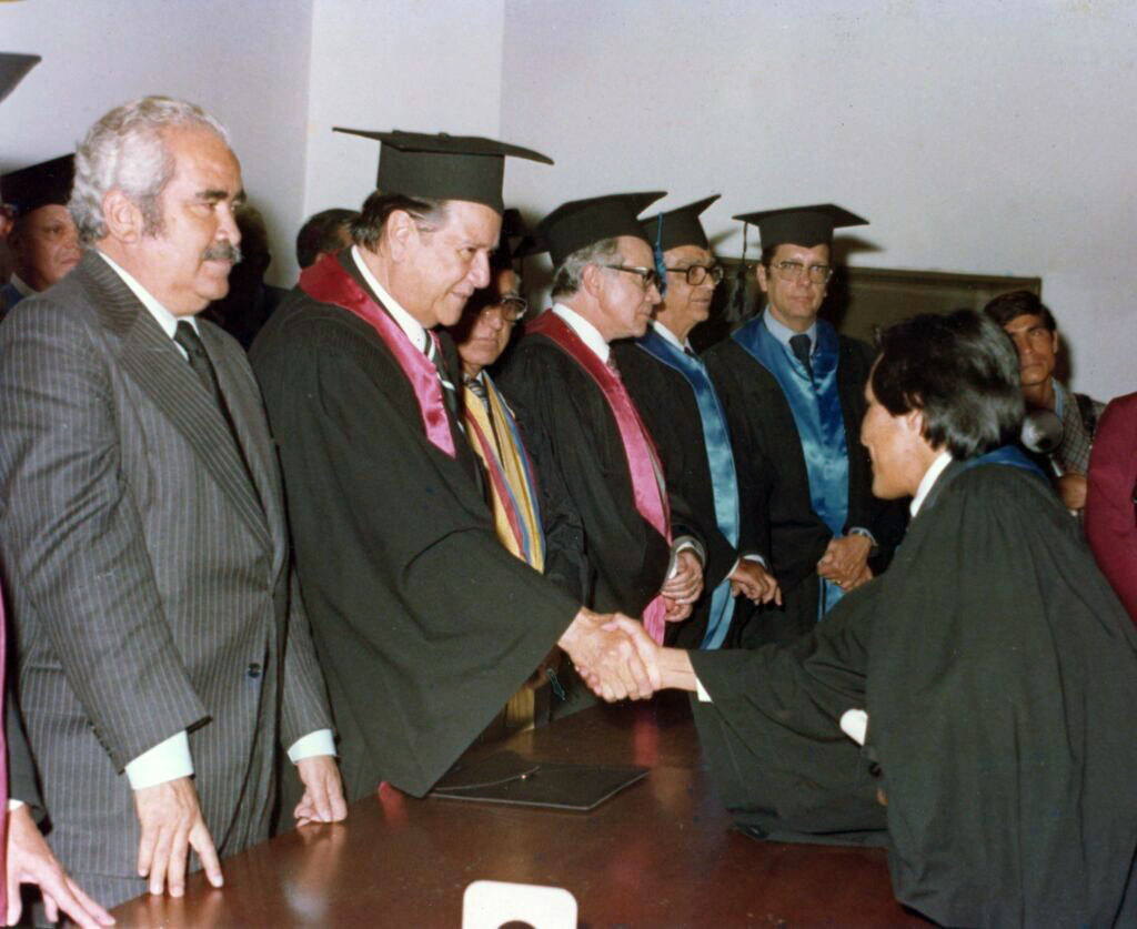 1982. Graduación en el Instituto de Estudios Superiores de Administración (IESA).