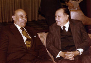 1980. Marzo 1. Encuentro con el ex presidente Walter Guevara Arze La Paz Bolivia.