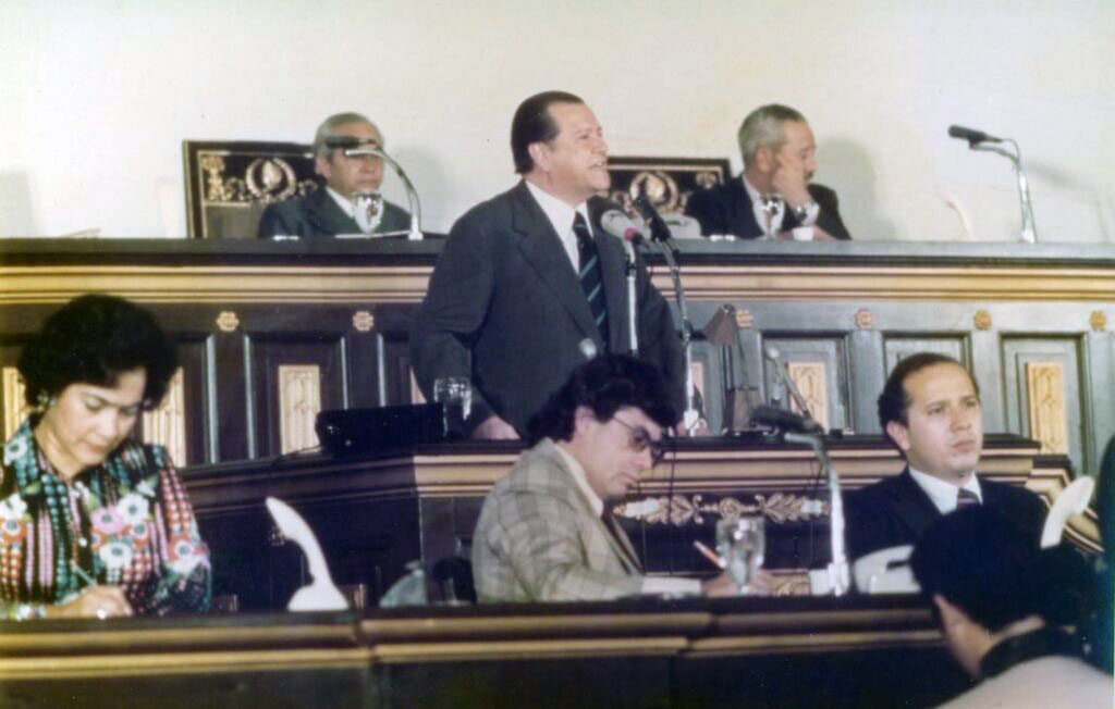 1974. Octubre, 22. Incorporación como Senador Vitalicio.
