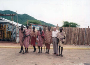 1982. Abril, 20. Con los Massai en Kenya.